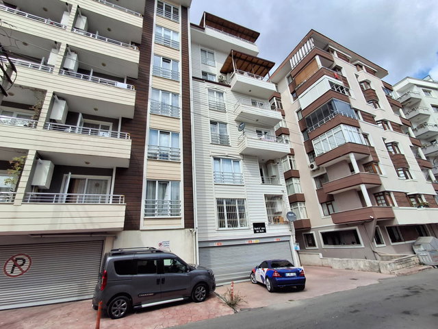 REMAX ÇARŞIDAN İZMİT KOZLUK MAH. 2+1 KİRALIK ARA KAT DAİRE