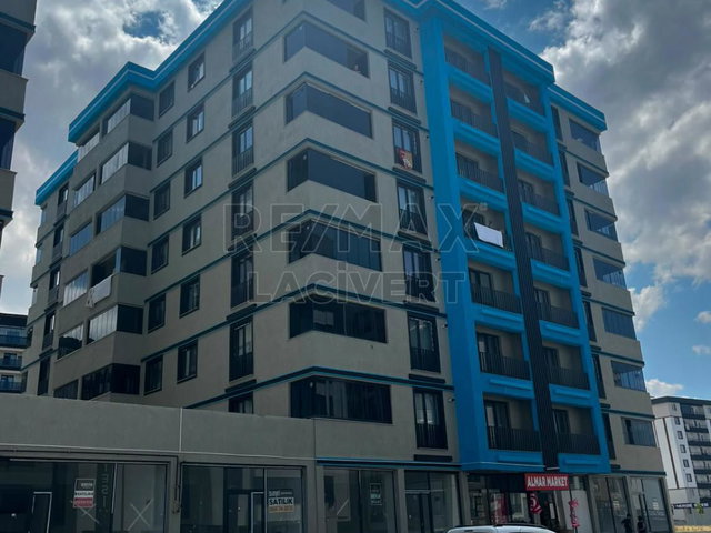 RE/MAX LACİVERT'TEN BLUE GARDEN'DA SATILIK 4+1 DAİRE