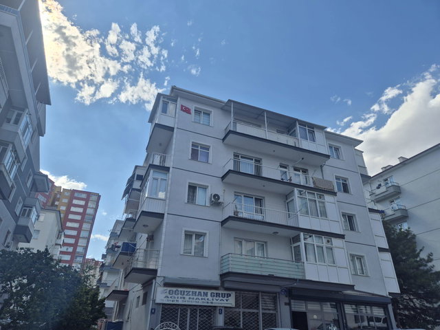 HASTANE METRO İSTASYONUNA YÜRÜME MESAFESİNDE BAKIMLI 3+1 SATILIK