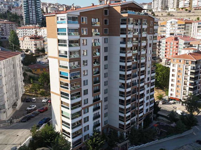 ESTERGON CAD ÜZERI SİTE İÇİ GENIŞ FERAH VE KONFORLU LÜX 3+1