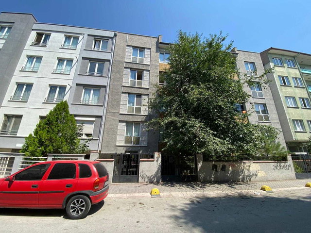 SEYLAP CD. YAKINI ,TALATPAŞA SK. SATILIK 2+0 ARAKAT DAİRE...
