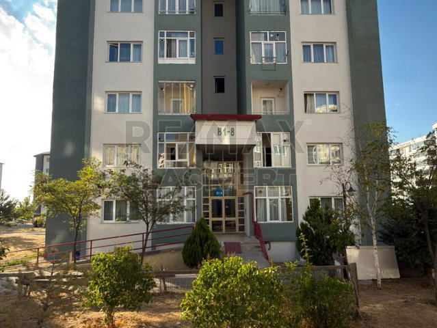 RE/MAX LACIVERT'TEN ÇAT YOLU TOKILERDE KIRALIK 2+1 DAIRE