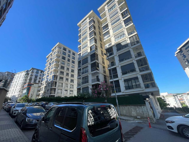 ÇEKMEKÖY TAŞDELEN MAH ÇİZMECİ ORMANPARK SİT KİRALIK 2+1 DAİRE