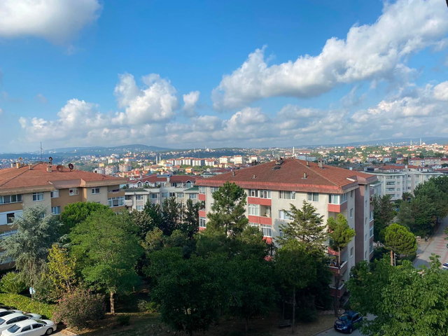 REMAX ASHILL ÜSKÜDAR BAHÇELIEVLER SITE IÇI KIRALIK ARA KAT 3+1