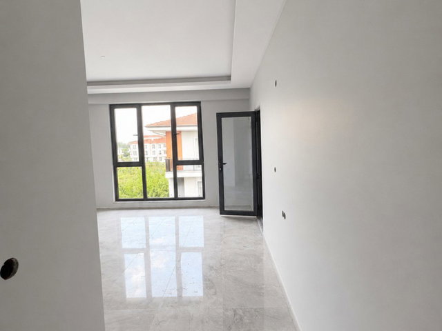 ARIFIYE'DE 2+1,95 M² EBEVEYN BANYOLU VE YERDEN ISITMALI DAIRELER