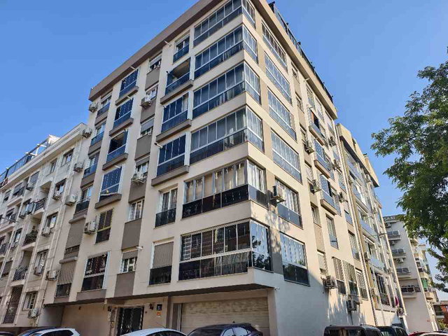 “DEDEBAŞI/KARŞIYAKA'DA 3+1, DOĞALGAZLI, KLİMALI, OTURUM VE YATIRIM AMAÇLI SATILIK ARAKAT DAİRE