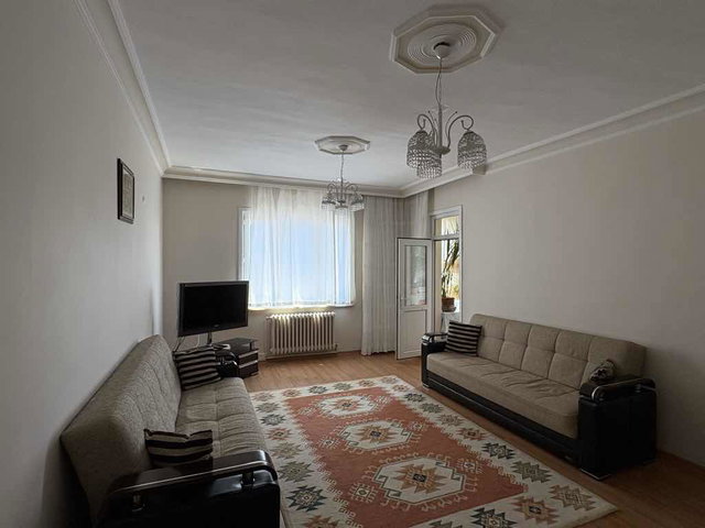 E-5 VE METROBÜSE YAKIN KONUMDA SATILIK DAİRE 3+1 ARAKAT