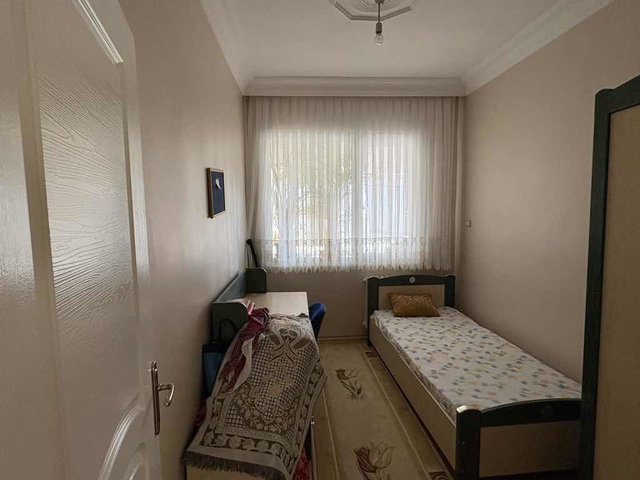 E-5 VE METROBÜSE YAKIN KONUMDA SATILIK DAİRE 3+1 ARAKAT