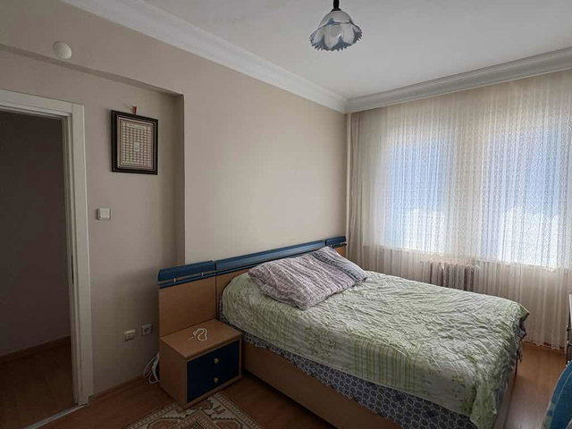 E-5 VE METROBÜSE YAKIN KONUMDA SATILIK DAİRE 3+1 ARAKAT