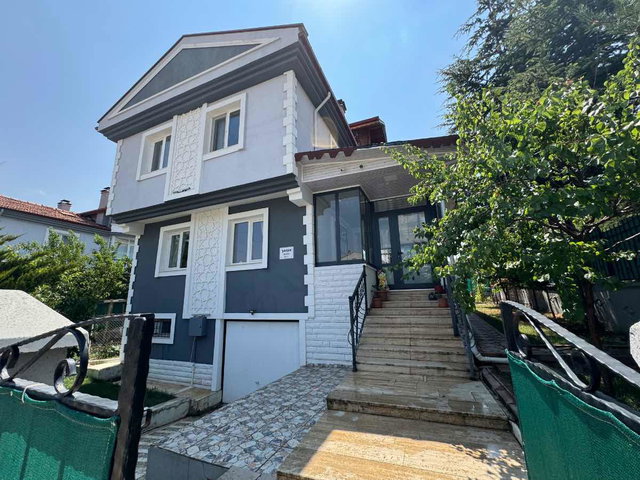 LALAHAN HAKİMLER KÖYÜNDE EŞYALI, MASRAFSIZ, BAHÇELI 4+1 VILLA