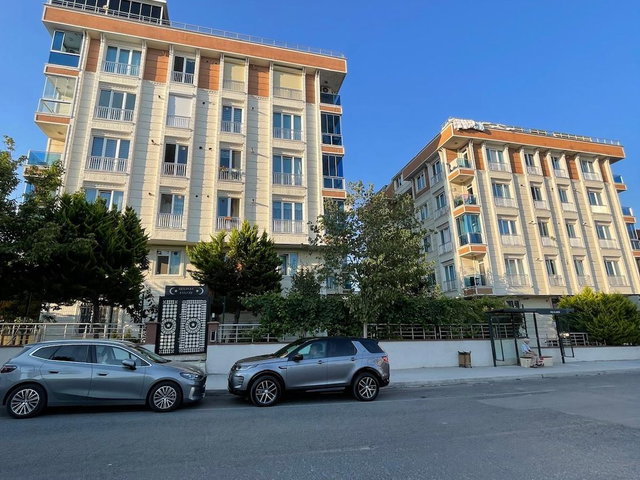 BEYLİKDÜZÜ ADNAN KAHVECİ’DE KOLEJLER BÖLGESİNDE, GÜNEY CEPHE KISMİ DENİZ MANZARALI 2+1 KİRALIK