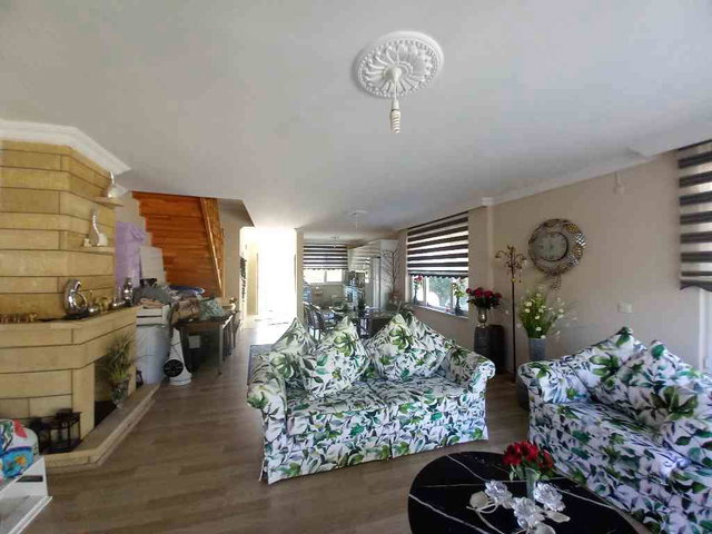 REMAXLAND DEN TEKİRDAĞ YENİCEDE TRİPLEX VİLLA