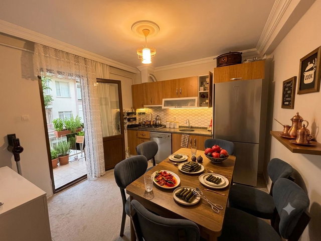 SANCAKTEPE DEMOKRASİ CAD.MERKEZİ LOKASYONDA SATILIK 2+1 110 M² ÖZEL BAHÇE KULLANIMLI DAİRE