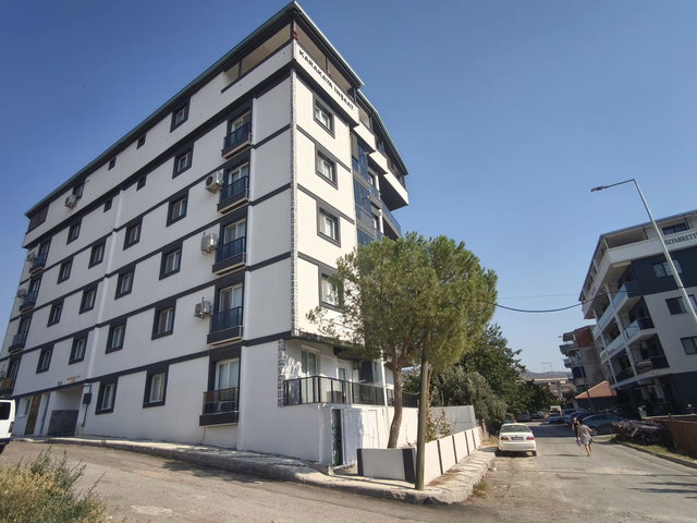 MENEMEN  KEMAL ATATÜRK MAH. GENİŞ ARA KAT  SATILIK 2+1  DAİRE