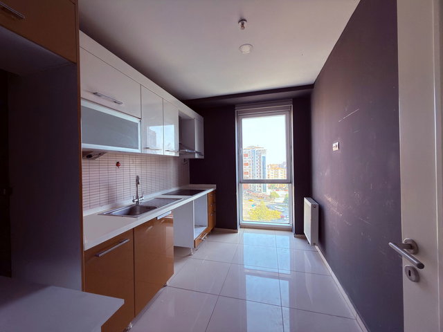 NEWİSTA RESIDENCE'DA AZ KATLI BLOKTA FERAH 2+1 DAİRE-REMAX KAYA