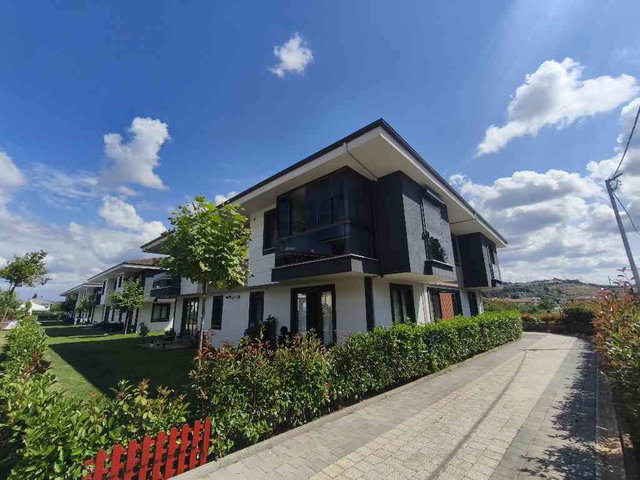 ŞİLE’DE GÜVENLİKLİ, BUTİK HAVUZLU SİTEDE 2+1 SATILIK DAİRE
