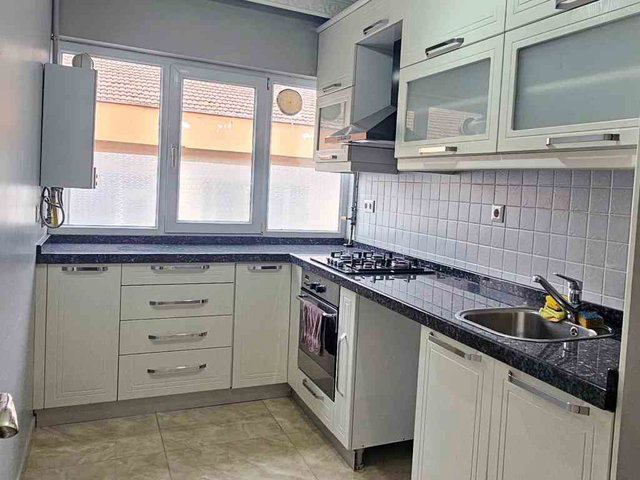 ÜSKÜDAR’DA SİTE İÇİNDE 3+1 | 120 M² BRÜT | EN ÜST KAT | BALKONLU | KREDİYE UYGUN