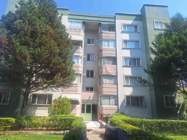 MESA İMALAT ÇALIŞANLARI SİTESİNDE SATILIK 3+1 YAPILI DAİRE