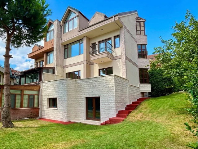 HÜSEYİN KURAN’DAN BAHÇEŞEHİR 2. KISIM – RUMELİ CADDESİ

RUMELİ VİLLALARI’NDA KÖŞE KONUMDA, 300 M² B