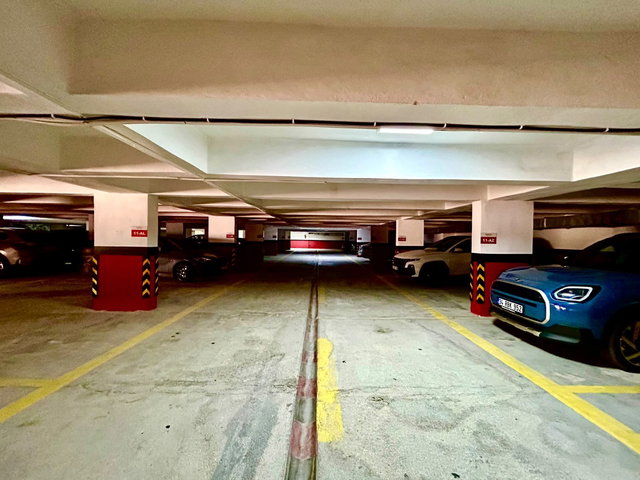 HÜSEYİN KURAN’DAN BAHÇEŞEHİR 2. KISIM – RUMELİ CADDESİ

RUMELİ VİLLALARI’NDA KÖŞE KONUMDA, 300 M² B