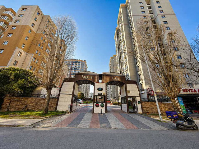 BEYLİKDÜZÜ’NDE 14. KAT SON KAT 4+2 | 260 M² BRÜT | EŞYALI | GÜNEY-BATI CEPHE
