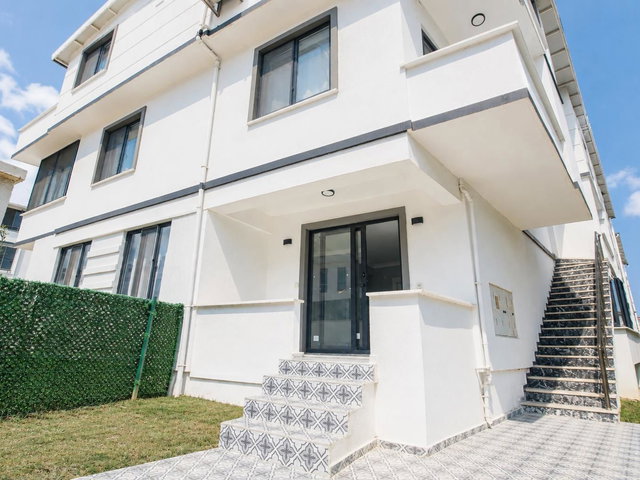 REMAX BEYAZ KARACABEY BAYRAMDERE’DE SIFIR 1+1 BAHÇE KATI | BALKONLU