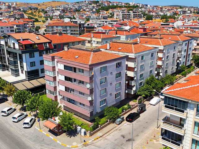 RE/MAX İNCİ'DEN TOYGAR MAH. DAMLA SİTESİNDE GENİŞ SATILIK 2+1 DAİRE