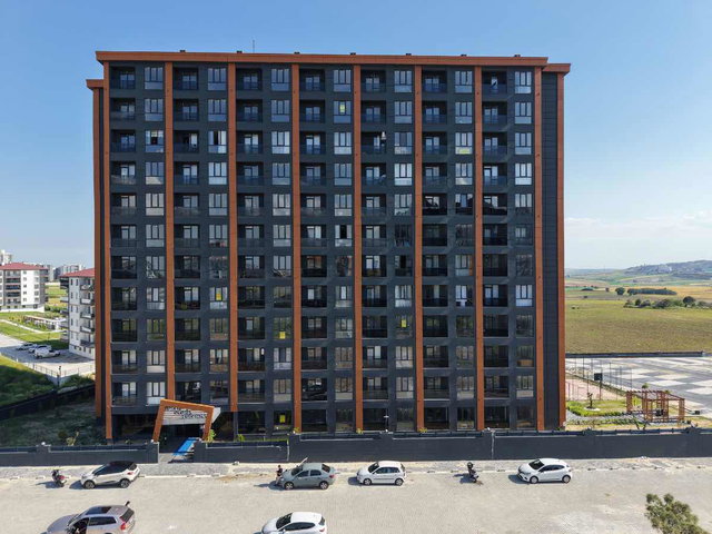 UYSAL GLORIA RESIDENCE'DA HAVUZ CEPHELİ BALKONLU 1+1 KİRALIK