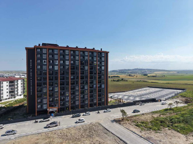 UYSAL GLORIA RESIDENCE'DA HAVUZ CEPHELİ BALKONLU 1+1 KİRALIK
