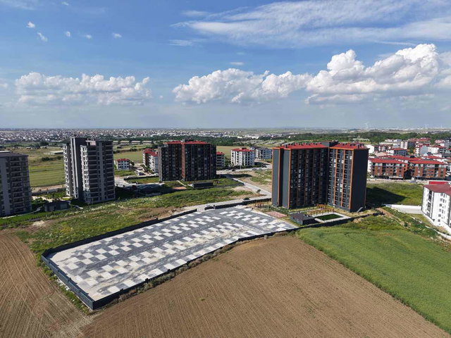 UYSAL GLORIA RESIDENCE'DA HAVUZ CEPHELİ BALKONLU 1+1 KİRALIK