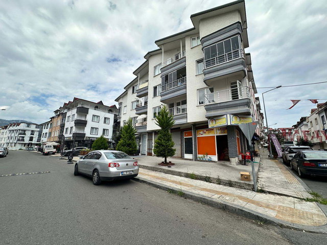 AKYAZI’DA İÇİ SIFIR YENİLENMİŞ 2+1 KİRALIK DAİRE