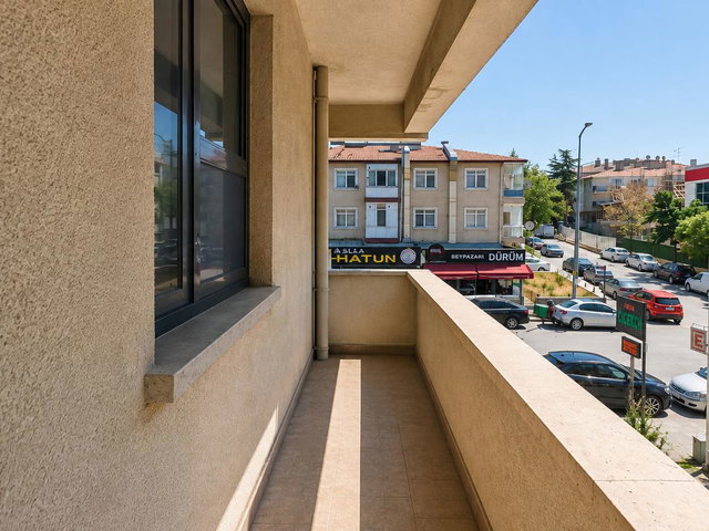 BALGAT ZİYABEY CADDESİNİN BAŞINDA KİRALIK OFİS