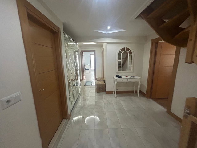 KÜÇÜKÇEKMECE YENİMAHALLE'DE YENİ BİNADA 3+1 GENİŞ FERAH KULLANIŞLI 100M2 KİRALIK DAİRE