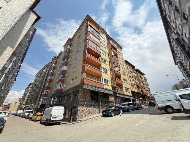 REMAX İLKE'DEN ŞEHİR MERKEZİ'NDE 3+1 SATILIK DAİRE