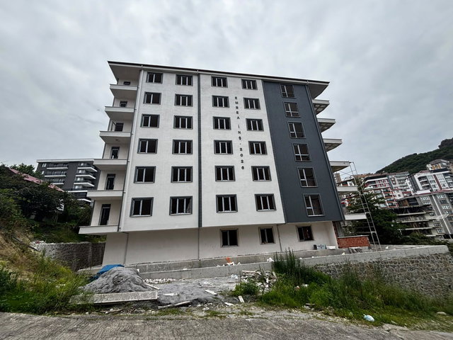 GEDIKKAYA’DA, EŞSIZ DENIZ VE ADA MANZARASINA SAHIP 2+1 SATILIK DAIRE