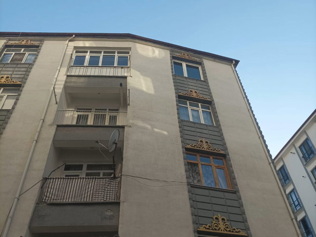 ELAZIĞ’IN DEĞERLİ BÖLGESİNDE SATILIK GENIŞ VE FERAH 3+1 DAİRE