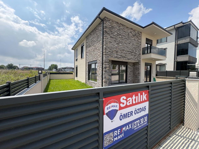 SERDİVAN YAZLIK'TA 320 M² ARSA İÇİNDE 4+1 AKILLI SİSTEM VİLLA