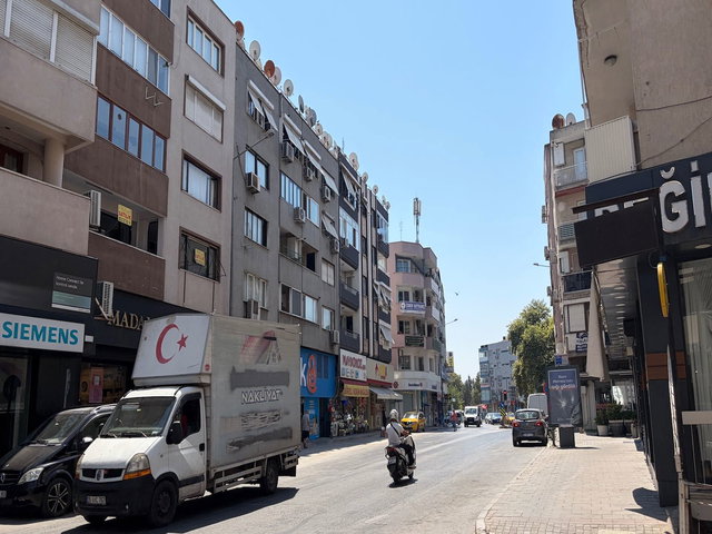 İZMIR, ŞIRINYER MERKEZDE CADDE ÜSTÜ, 3+1 SATILIK DAIRE