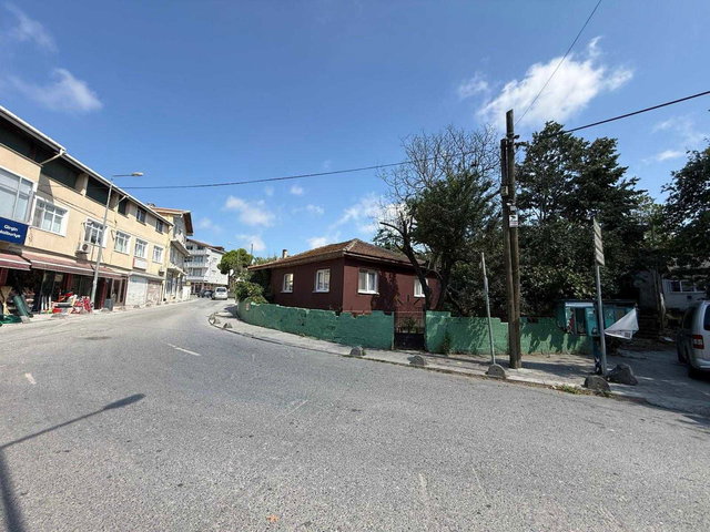 ARNAVUTKÖY DURUSU’DA 506 M² MÜSTAKİL PARSELDE 2+1 TEK KATLI BAHÇELİ EV & DÜKKAN