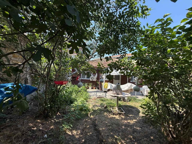 ARNAVUTKÖY DURUSU’DA 506 M² MÜSTAKİL PARSELDE 2+1 TEK KATLI BAHÇELİ EV & DÜKKAN