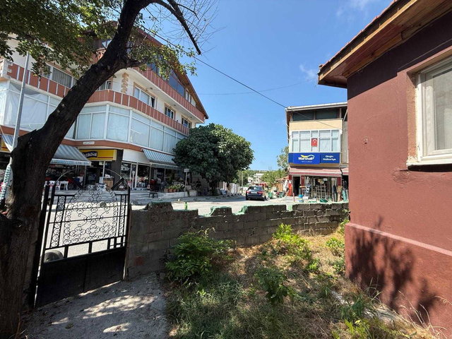 ARNAVUTKÖY DURUSU’DA 506 M² MÜSTAKİL PARSELDE 2+1 TEK KATLI BAHÇELİ EV & DÜKKAN
