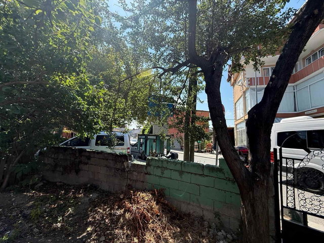 ARNAVUTKÖY DURUSU’DA 506 M² MÜSTAKİL PARSELDE 2+1 TEK KATLI BAHÇELİ EV & DÜKKAN