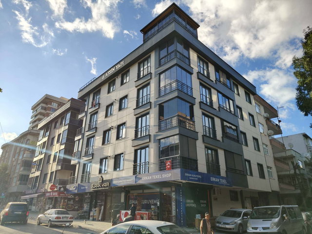 REMAX BILLUR BAKAN'DAN NAMIK KEMAL CADDESI ÜZERINDE YENI BINA SATILIK 3+1