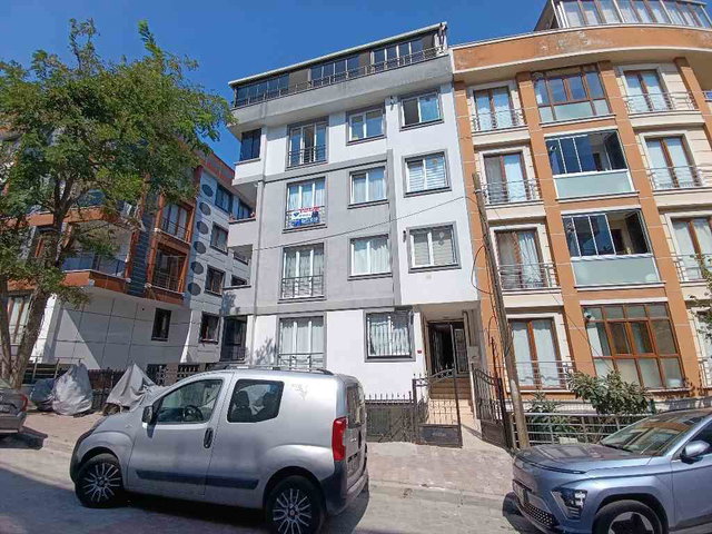 BEYLİKDÜZÜ YAKUPLU 3+1 SATILIK DAİRE