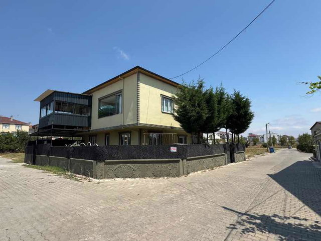 REMAX LAVANDA DAN ERGENE YEŞİLTEPEDE TAM MÜSTAKİL 3 KATLI