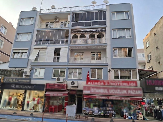 ALİAĞA MERKEZDE İSTİKLAL CADDESİ ÜZERİNDE 3+1 KİRACILI YATIRIMLIK DAİRE