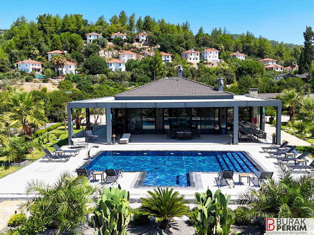 MUĞLA ULA ÇITLIK’TA SATILIK MUADILSIZ ULTRA LÜKS MALIKANE