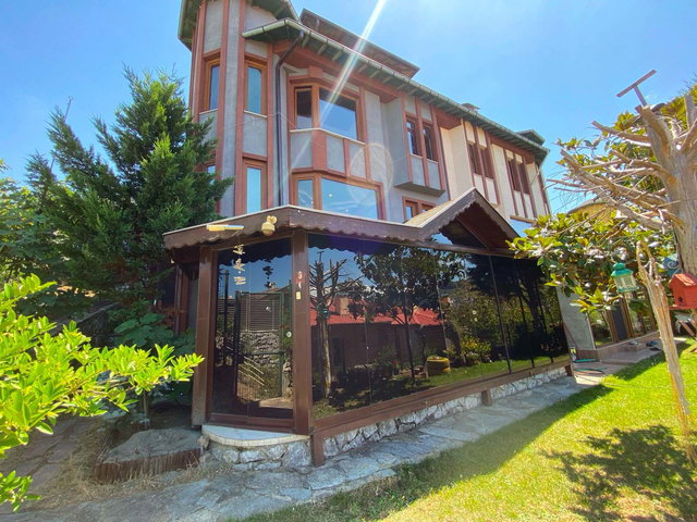 SERDİVAN İSTİKLAL MAHALLESİ’NDE MUHTEŞEM MANZARALI 5+1 ÖZEL TASARIM TRİPLEKS