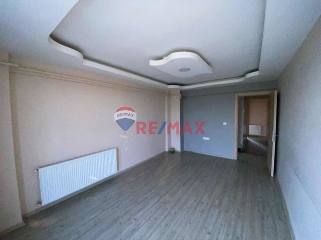 MURATBEY MAH SITE İÇERISINDE SATILIK  ARA KAT 2+1 DAIRE