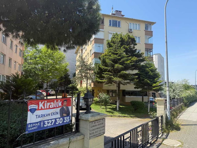 SİTE İÇERİSİNDE METRO,MARMARAY AVRASYA'YA YÜRÜME MESAFESİNDE 3+1
